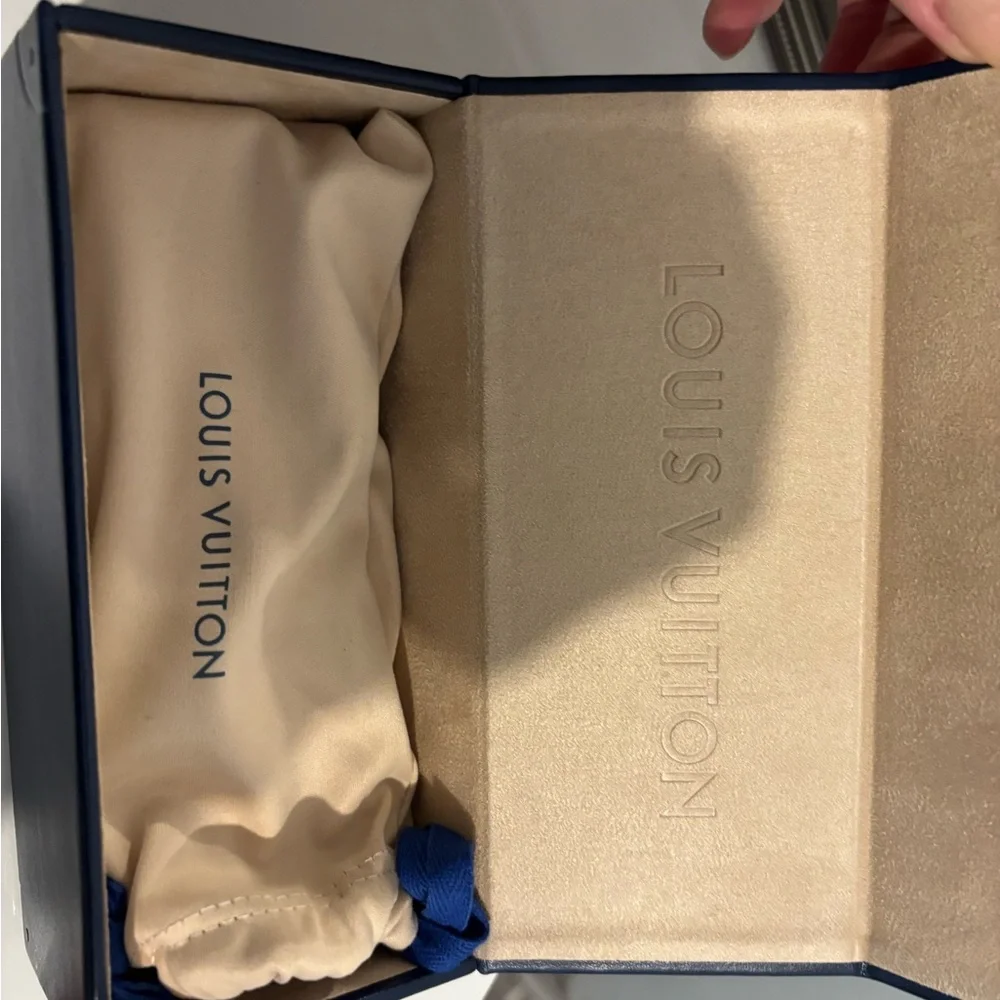 Louis Vuitton Black Square Sunglasses Bold Design - Picture 7 of 10